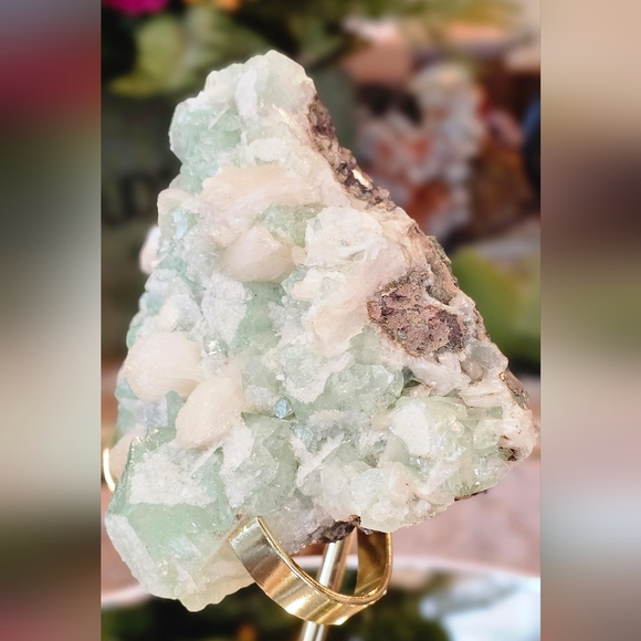Green Apophyllite And Stillbite With A Dusting Of Sparkly Clear Quartz- Gorgeous - Picture 14 of 16